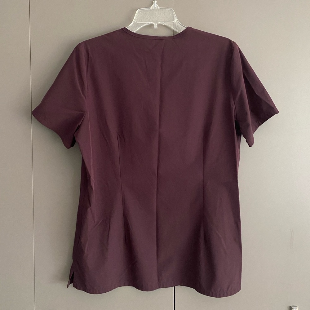 Figs Women’s Catarina One-Pocket Scrub Top - Picture 4 of 9